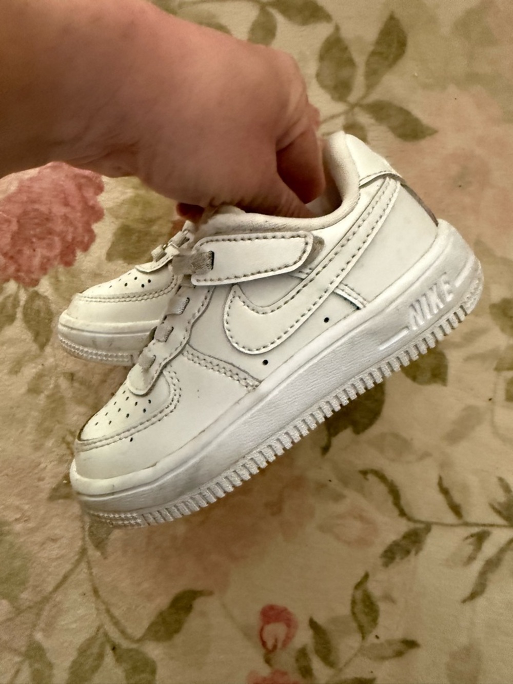 Nike White Kids Low-Top Velcro Sneakers